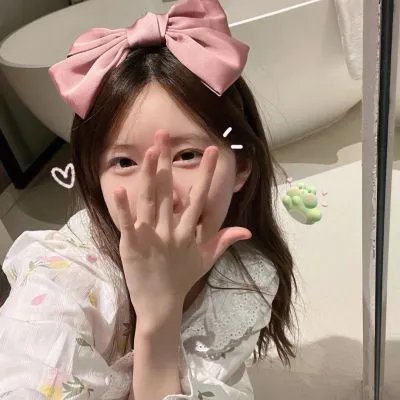 穿着旗袍的女孩